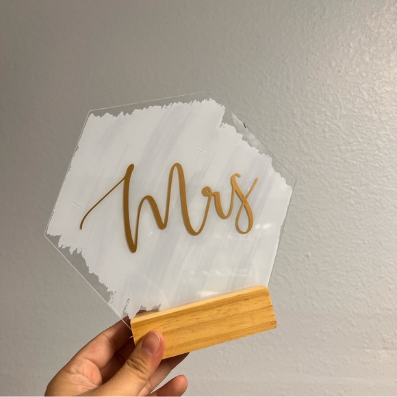 Mrs table decor sign - Picture 3 of 8